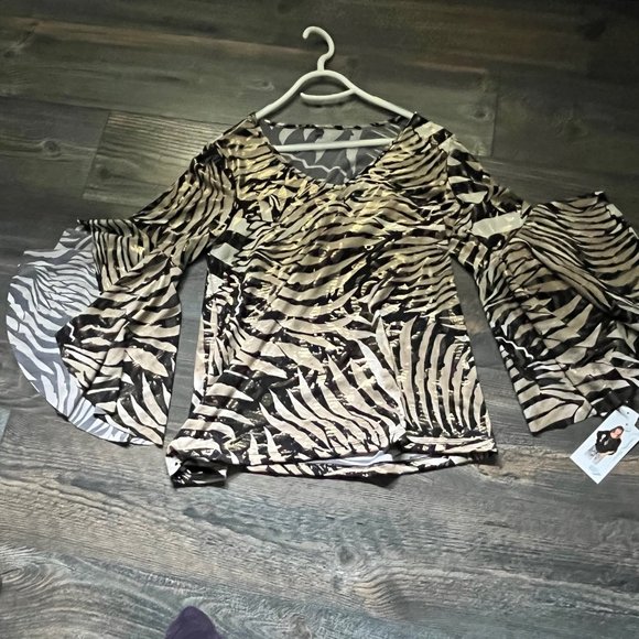 flutter sleeve print top by rapzwear TAGS ON - Picture 1 of 7